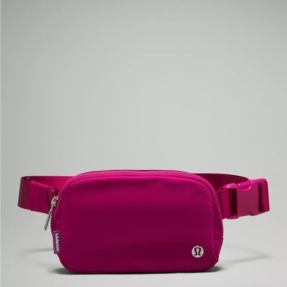 Lululemon Everywhere Belt Bag 1L Wild Berry